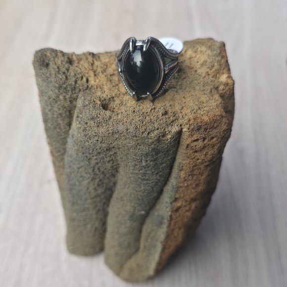 New Stainless Steel Men's Ring With Black Stone Size 11 - Picture 6 of 7